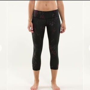 Lululemon Wunder Under Crop Midnight Iris Multi / Black Size 10
